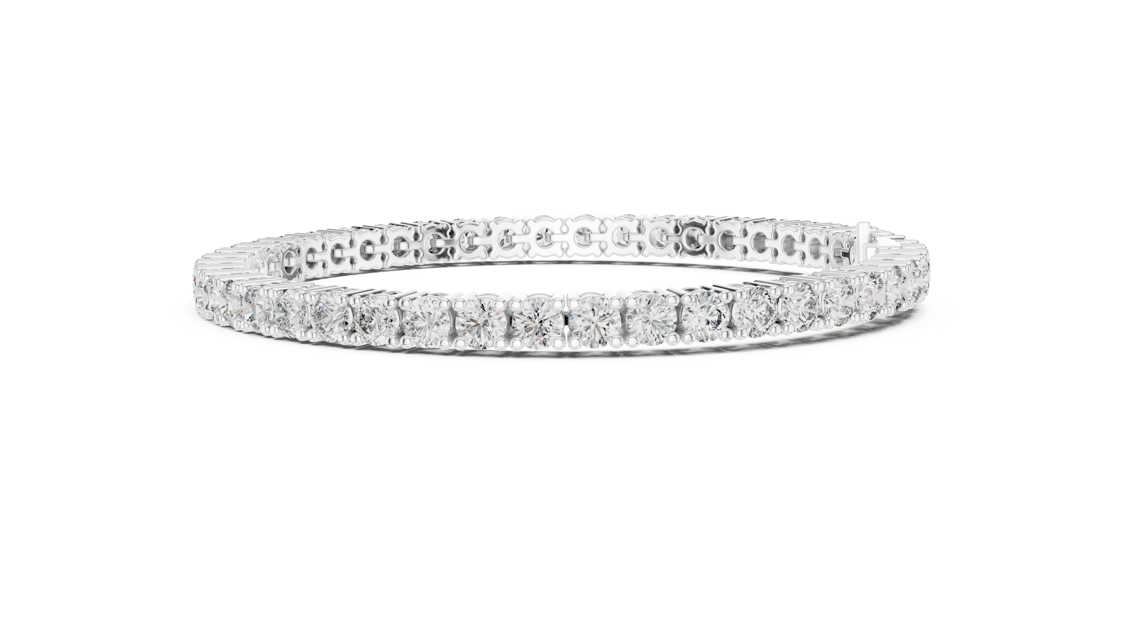 Bracelet with round diamonds in a tennis style.