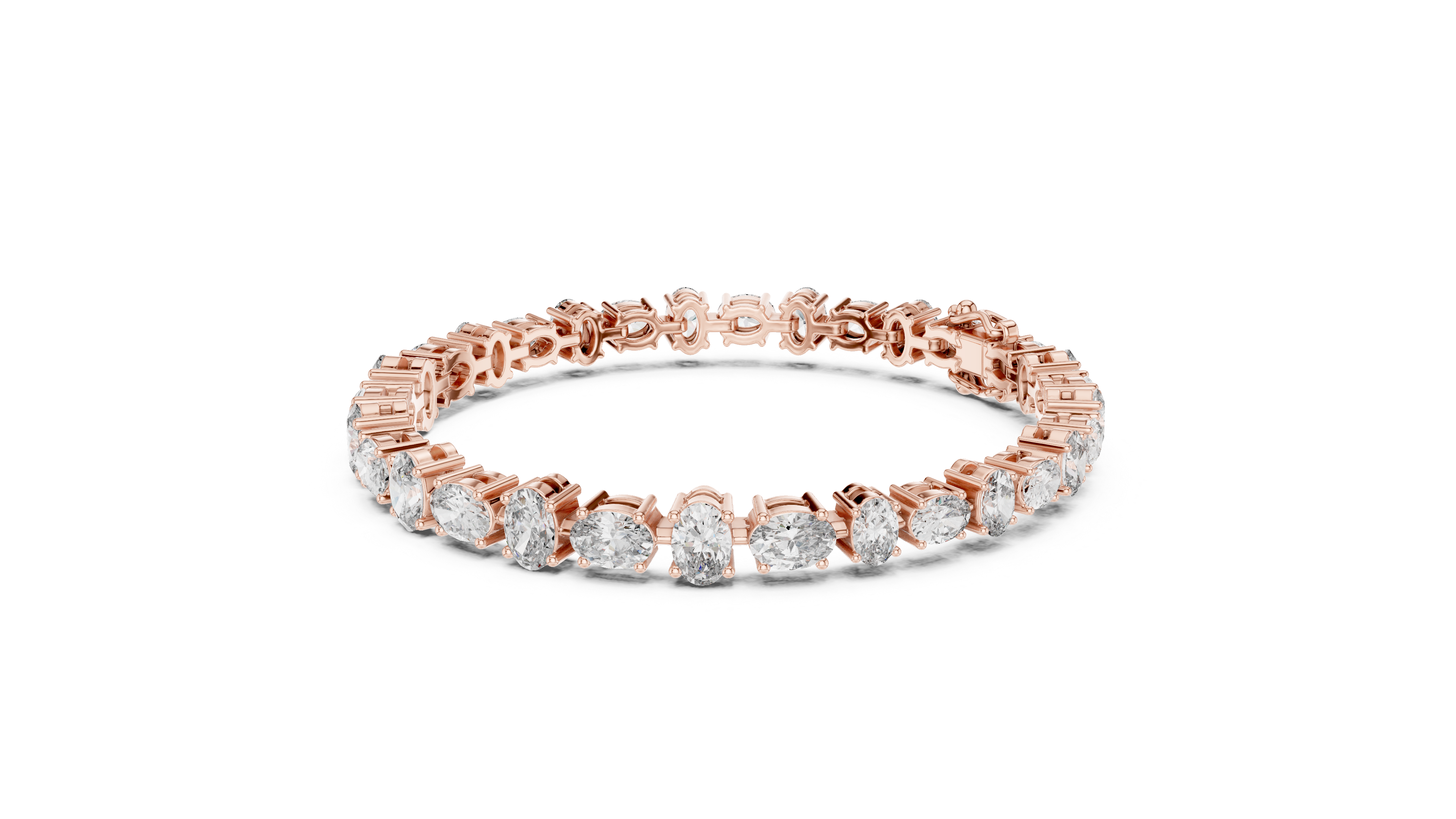 Bracelet adorned with dazzling oval diamonds,