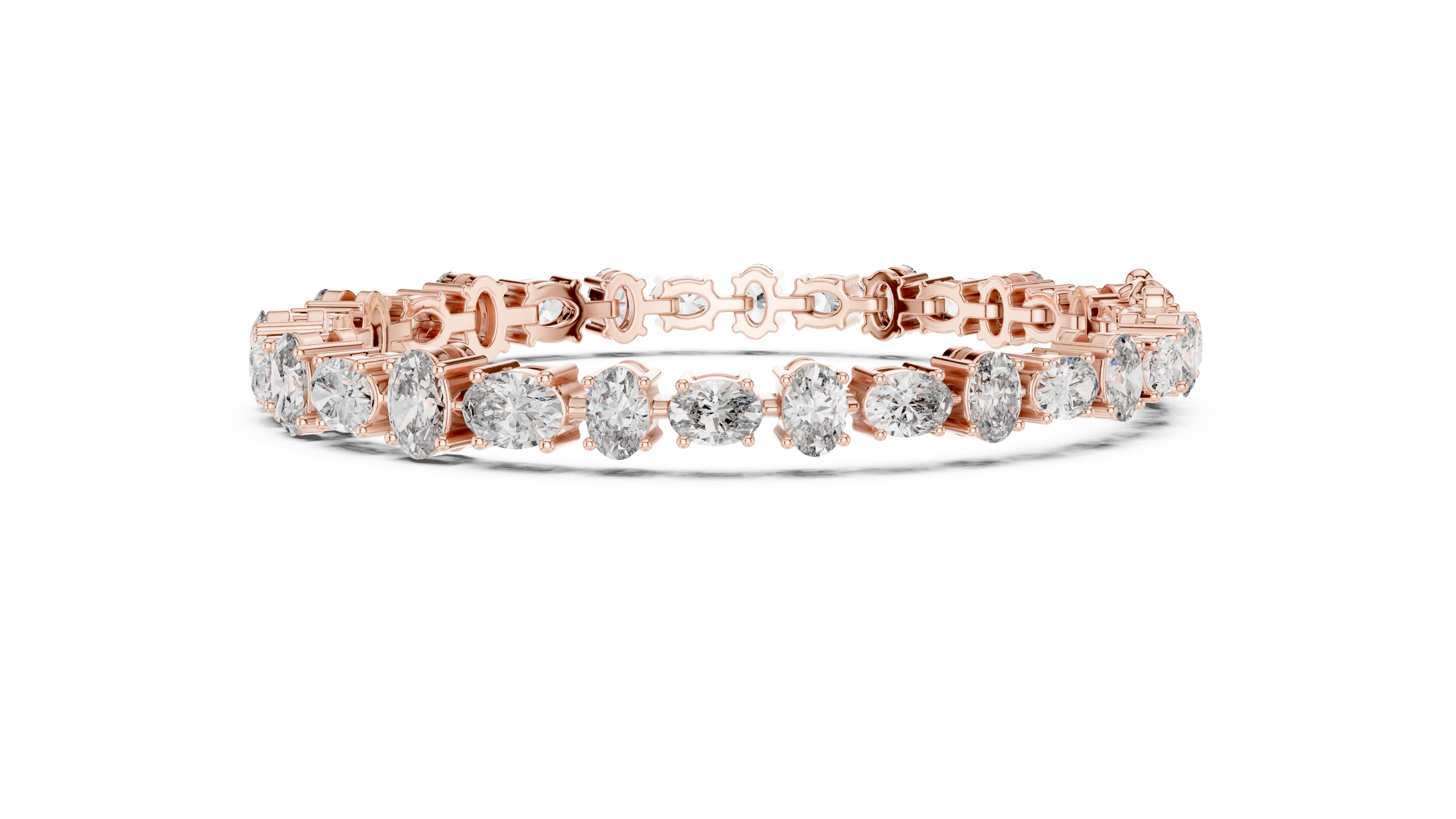 Bracelet adorned with dazzling oval diamonds,