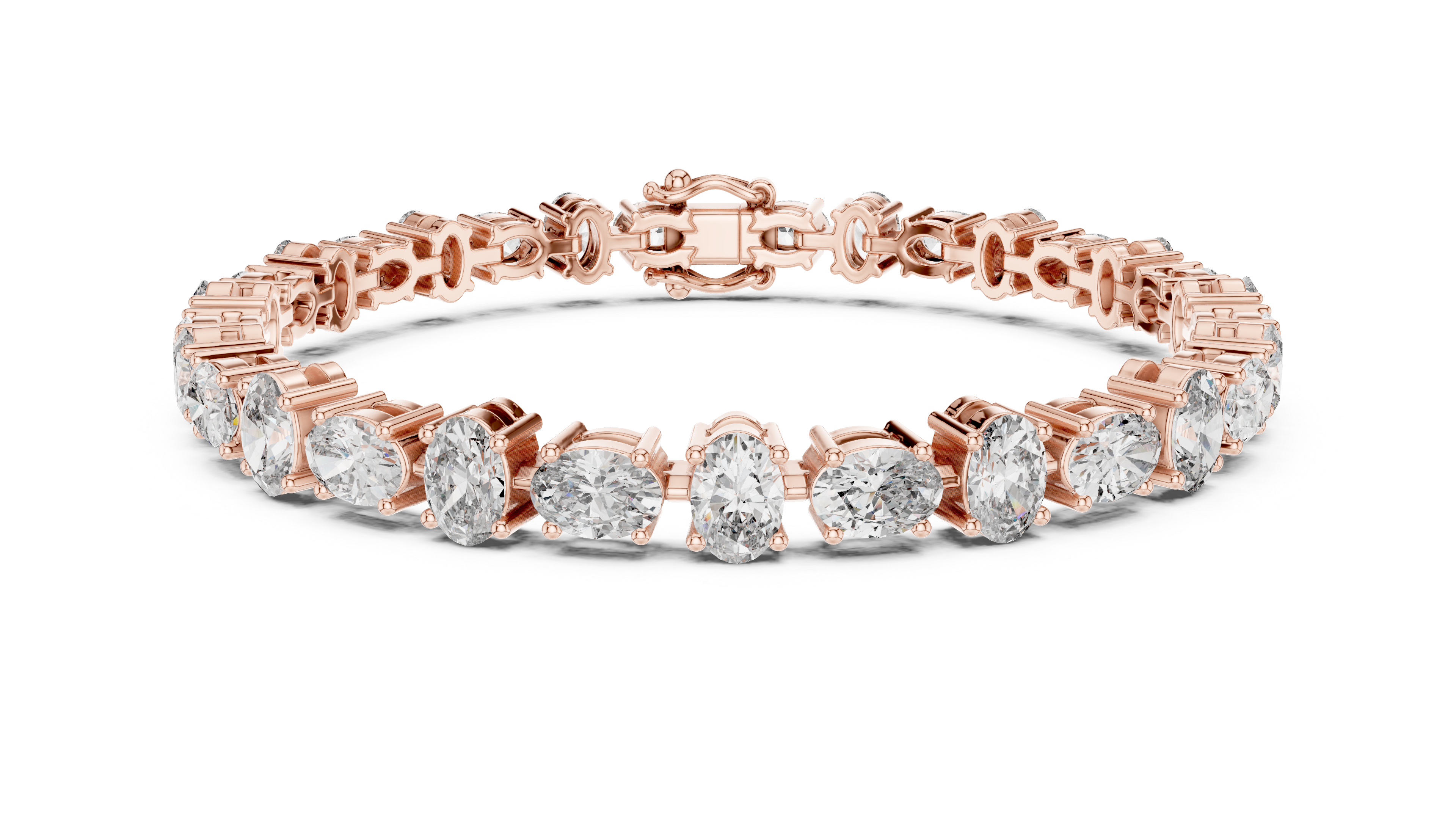 Bracelet adorned with dazzling oval diamonds,
