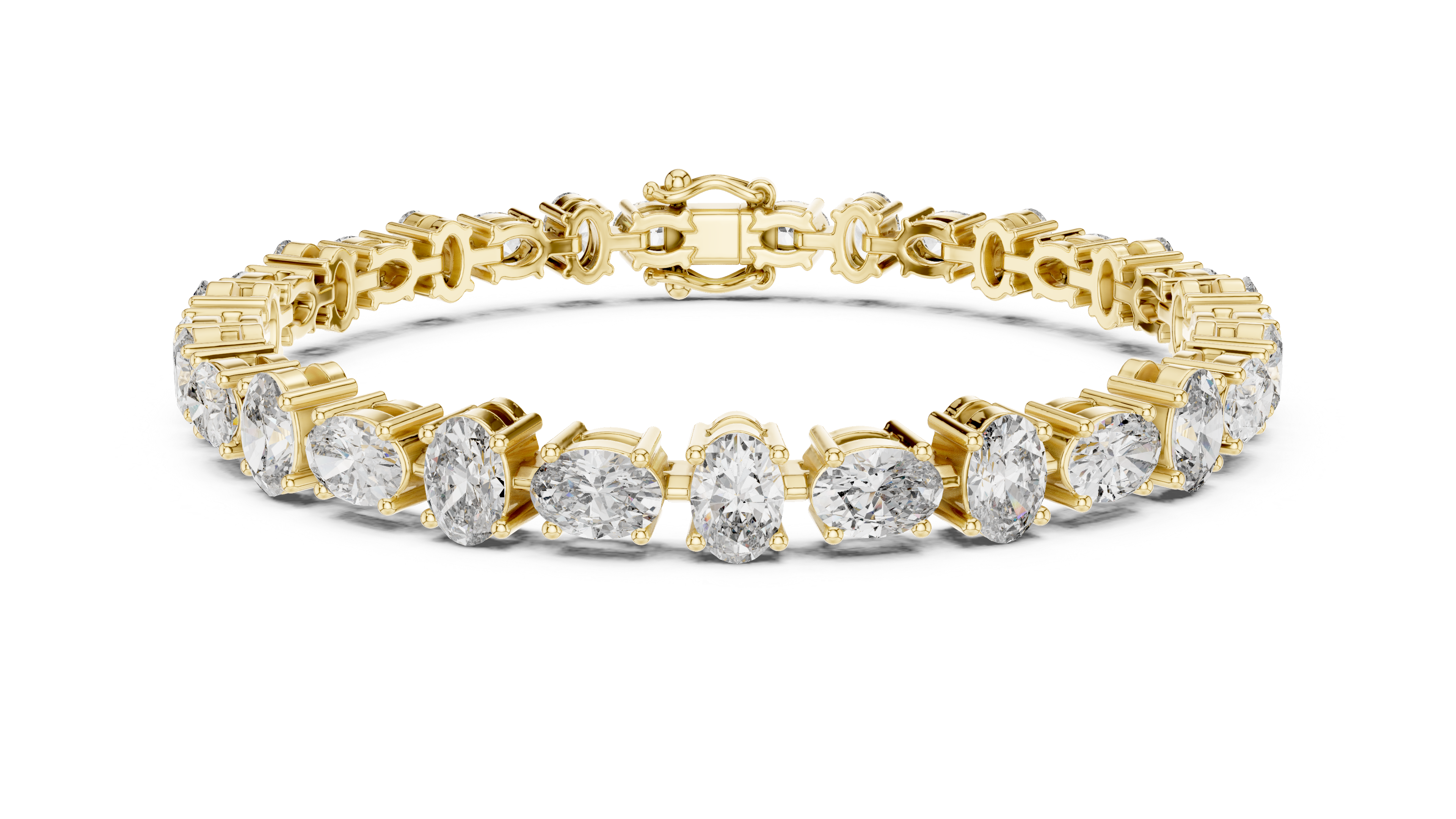 Bracelet adorned with dazzling oval diamonds,
